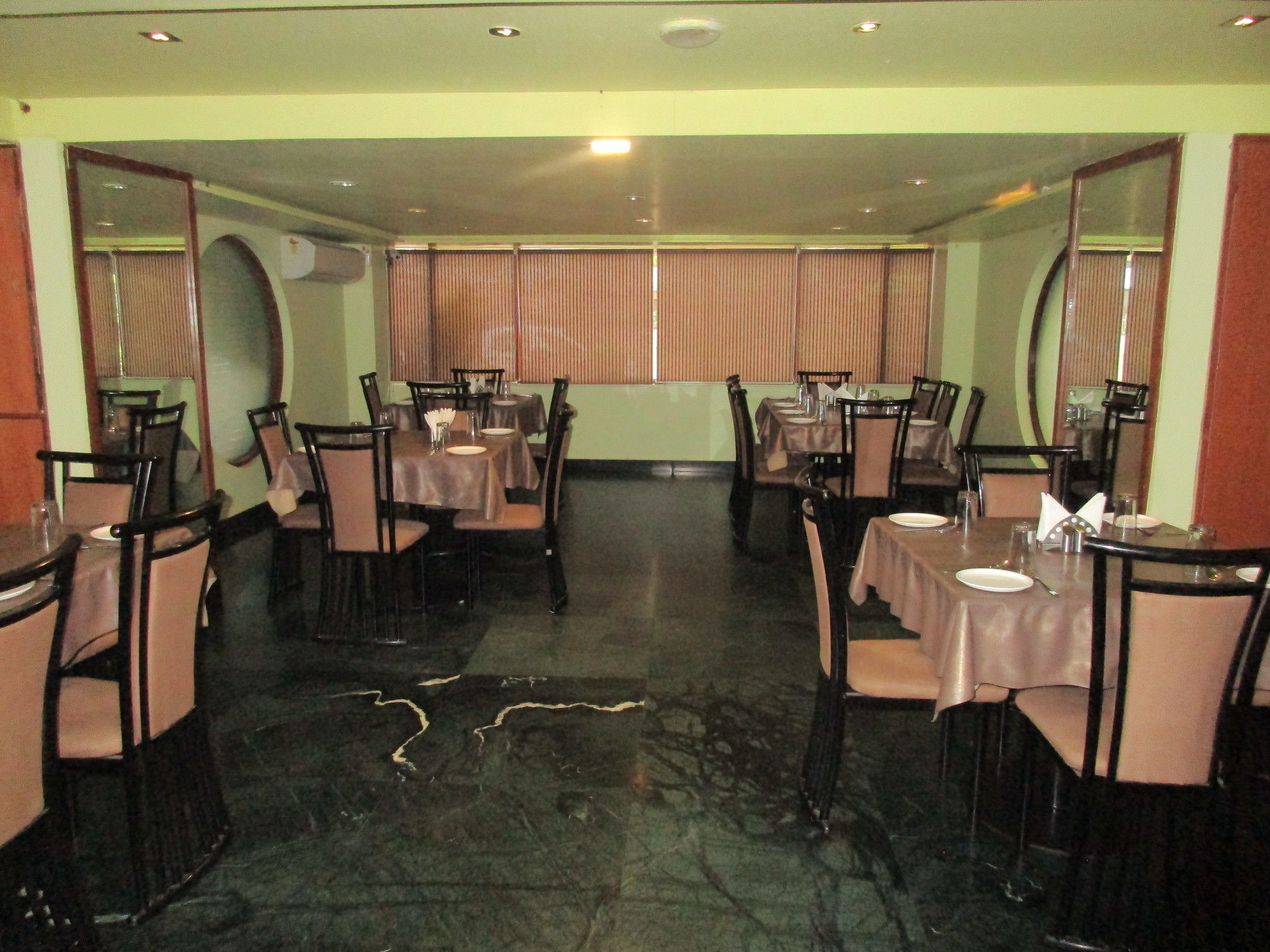 Hotel Sahaj Palace Ahmedabad Esterno foto
