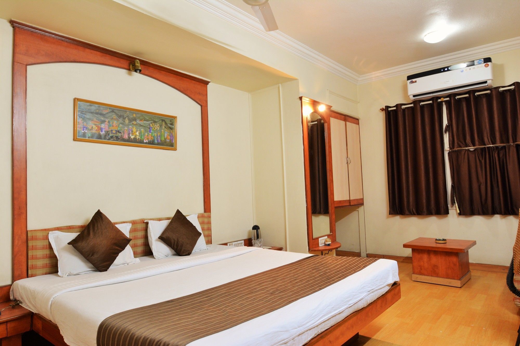 Hotel Sahaj Palace Ahmedabad Esterno foto